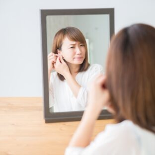 ピアスが埋まった時の対処法は？埋まる原因と予防策も併せて解説