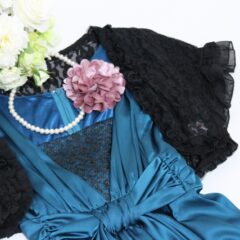 結婚式のお呼ばれドレスの色のマナーとは？選び方とNGカラーを解説
