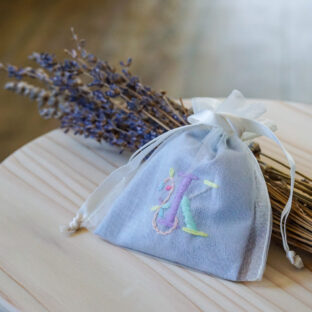 刺繍にはどんな使い道がある？日常に取り入れやすいアイテムをご紹介