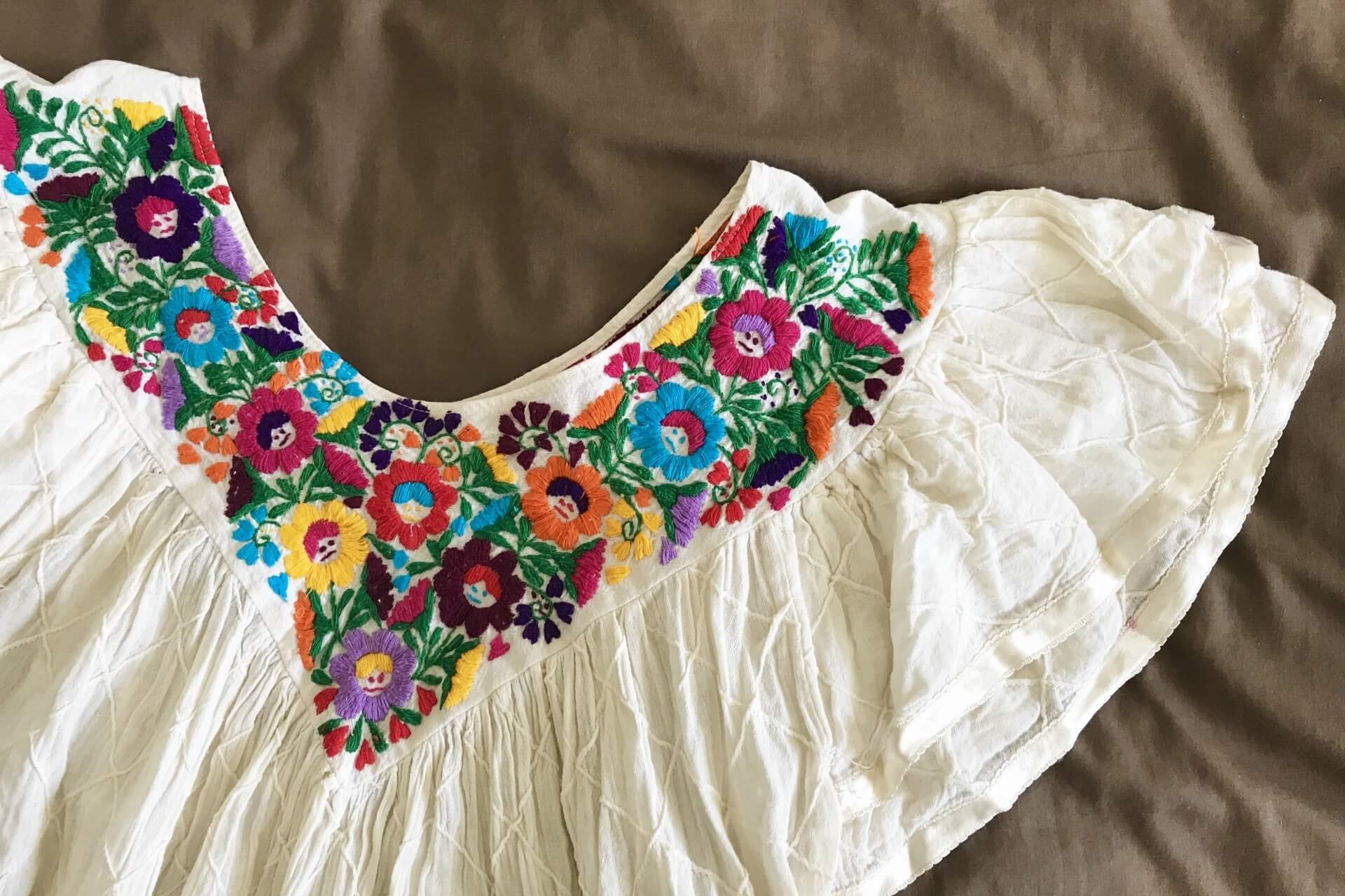 刺繍が入った洋服