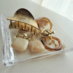 お呼ばれの結婚式でのヘアアクセのマナーとは？おすすめの選び方