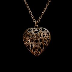 アクセサリー汚れの落とし方は？日頃のお手入れのコツを紹介