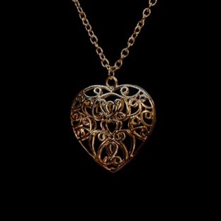 アクセサリー汚れの落とし方は？日頃のお手入れのコツを紹介