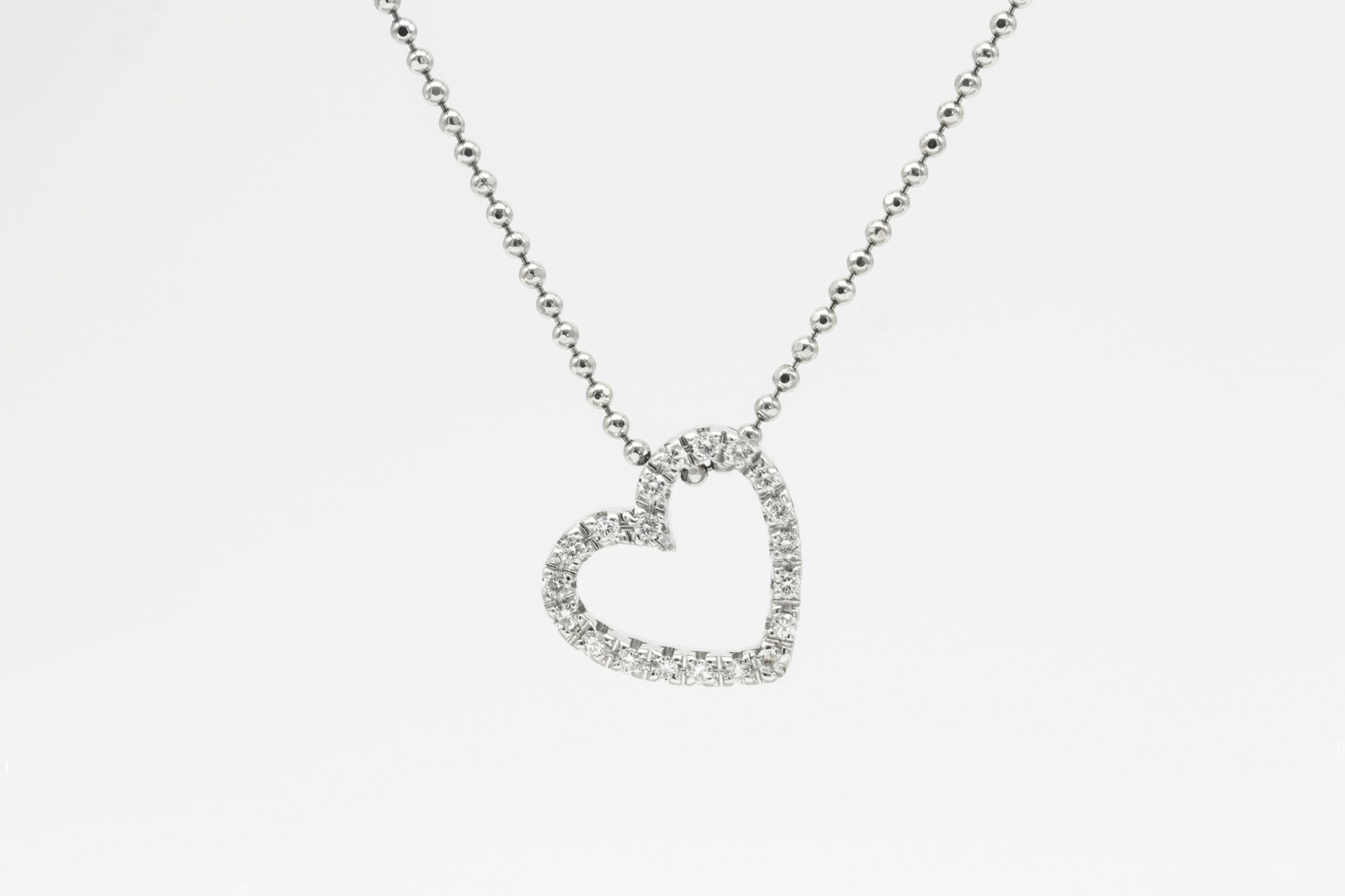 ハートモチーフのアクセサリー