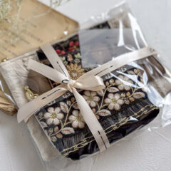 大人のためのインド刺繍ポーチ3点セット｜プチギフトや自分へのご褒美に｜ヴィンテージチャーム付き