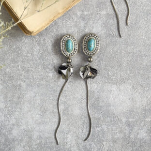 ヴィンテージターコイズと花びらチャームの2WAYピアス/イヤリング