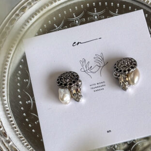 ヴィンテージ×淡水パール｜クラシカルな小ぶりピアス／イヤリング