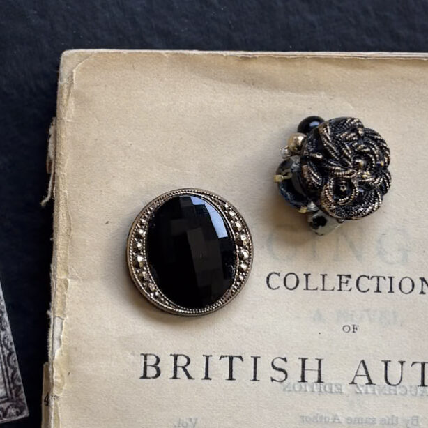 ドイツヴィンテージ ガラスボタン　ピアス/イヤリング