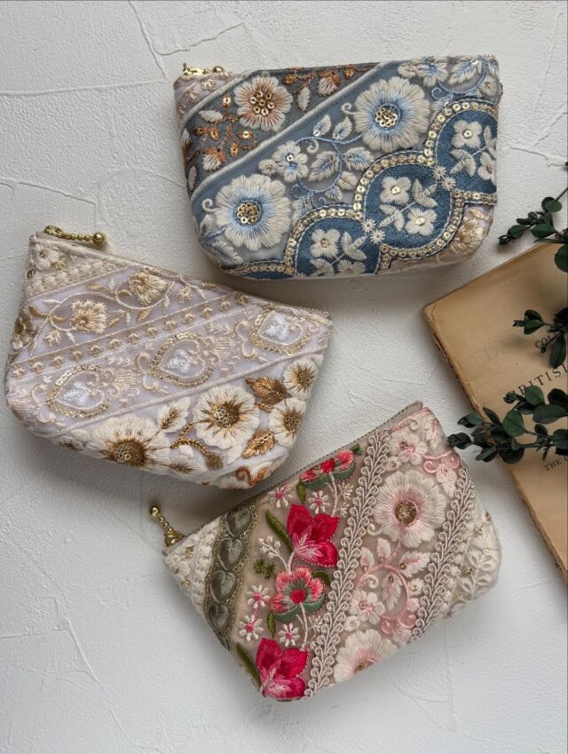 インド刺繍のポーチ　ハウライト、イーグルアイ付き インド刺繍のポーチ ハウライト、イーグルアイ付き パール