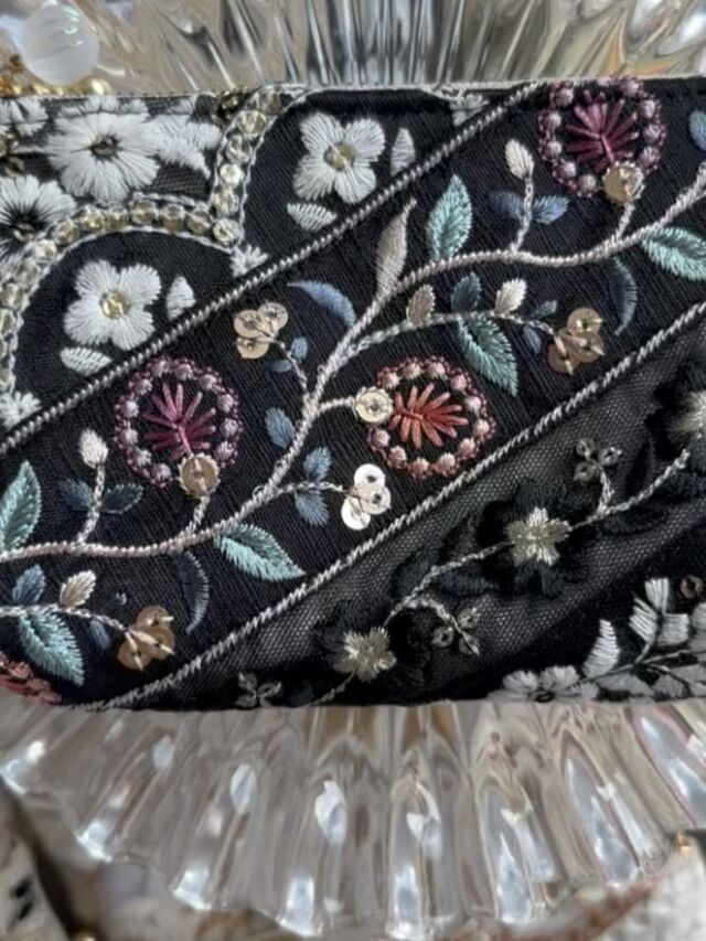 大人のためのインド刺繍ポーチ / BLUE（M） | en